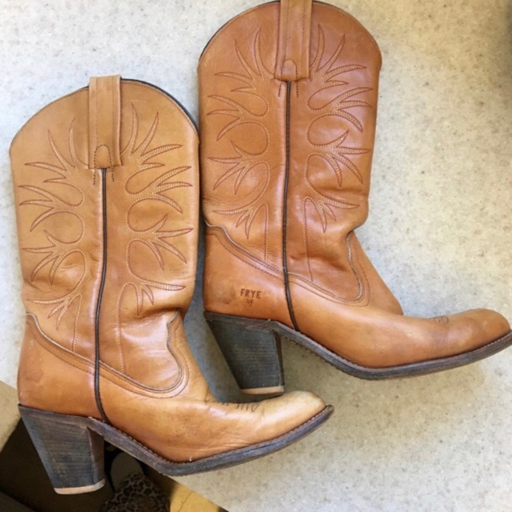 Sold! Gorgeous Frye cowboy 🤠 boots 🥾!  🐴